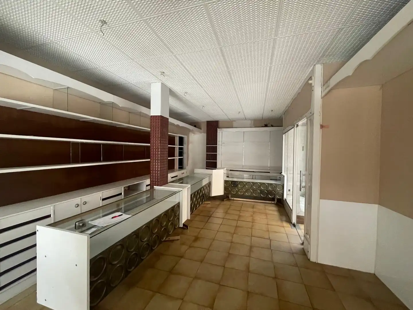 Kitchen of Commercial properties for sale in Cornellà de Llobregat