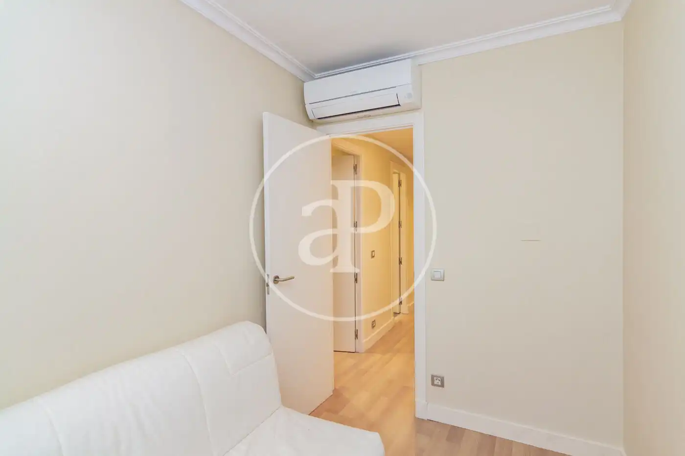 Schlafzimmer von Wohnung zur Miete in Madrid mit Klimaanlage, Heizung und Möbliert