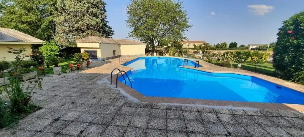 Piscina de Casa o xalet en venda en Castañares de Rioja amb Calefacció, Jardí privat i Parquet