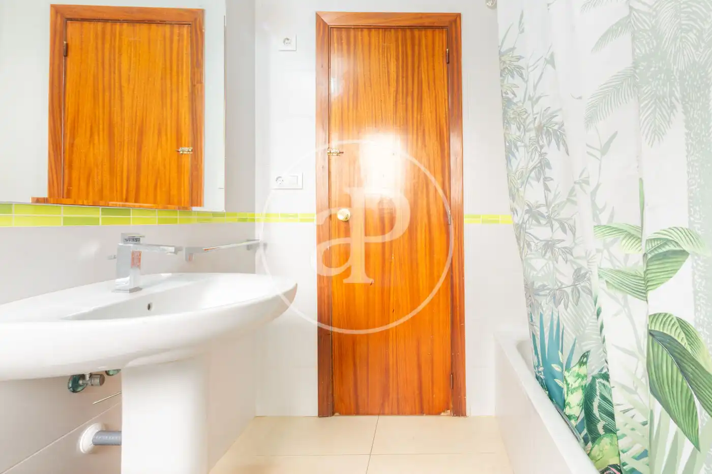 Bathroom of Flat for sale in Valencia  with Heating, Furnished and Balcony