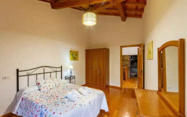 Dormitori de Casa o xalet en venda en Sober amb Calefacció, Jardí privat i Terrassa
