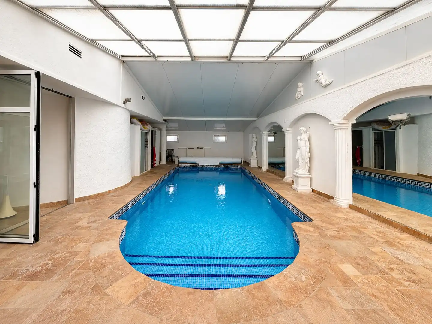 Swimming pool of Houses for rent in Empuriabrava  with Air Conditioner, Heating and Private garden