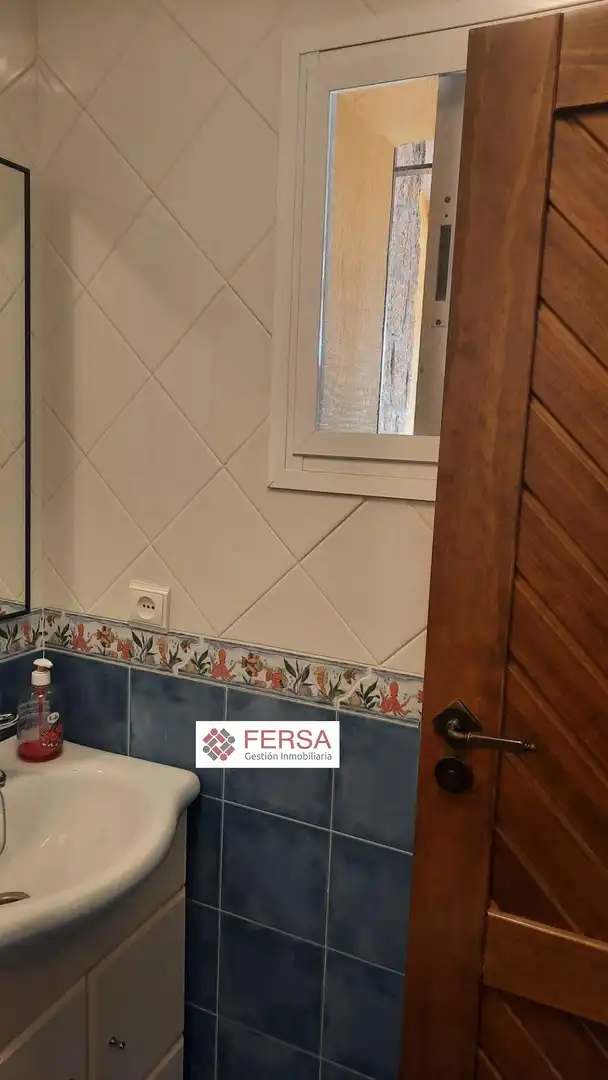 Bany de Casa adosada en venda en El Puerto de Santa María amb Aire condicionat, Calefacció i Jardí privat