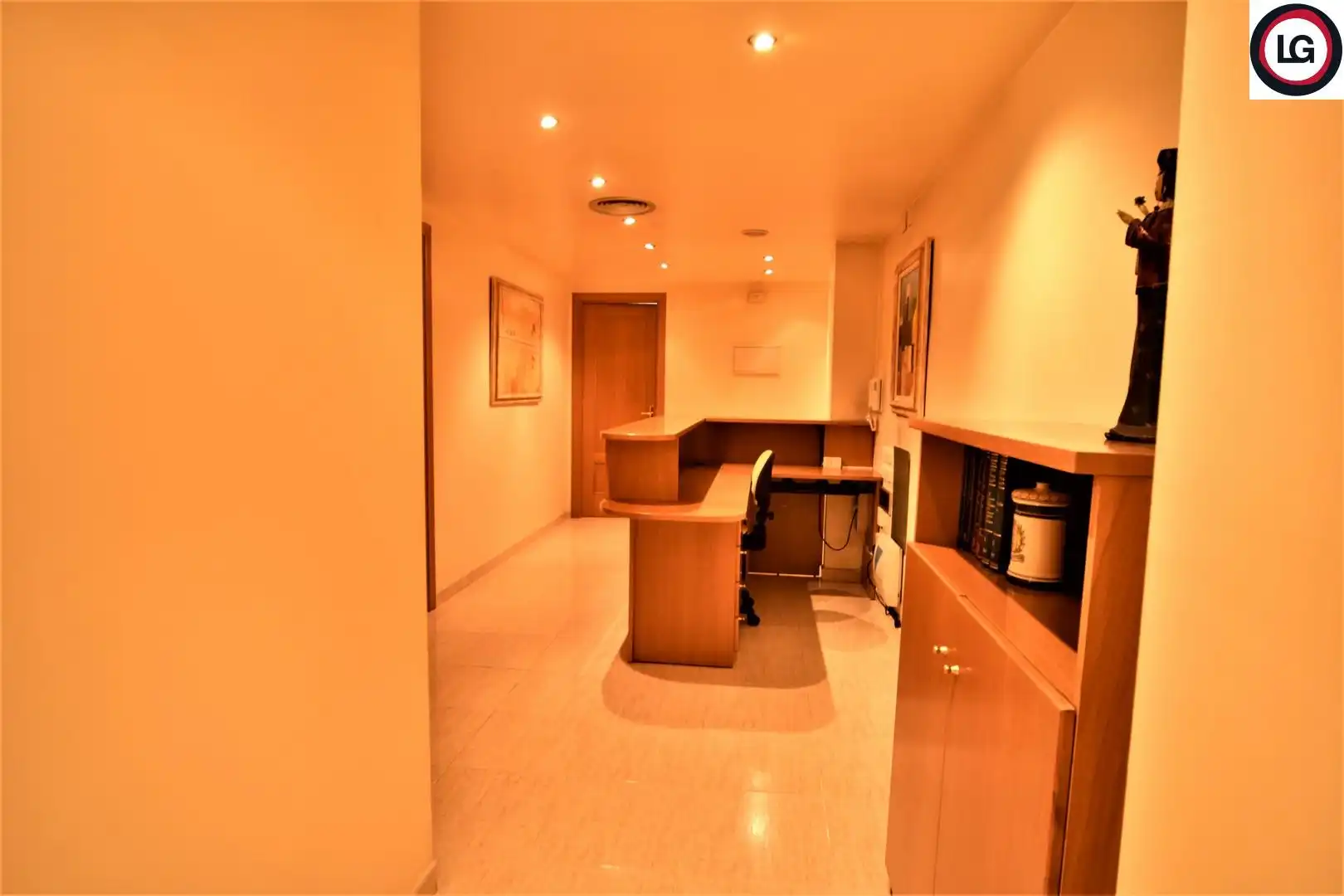 Office space with lift for sale in Pallars 6, imagen 8
