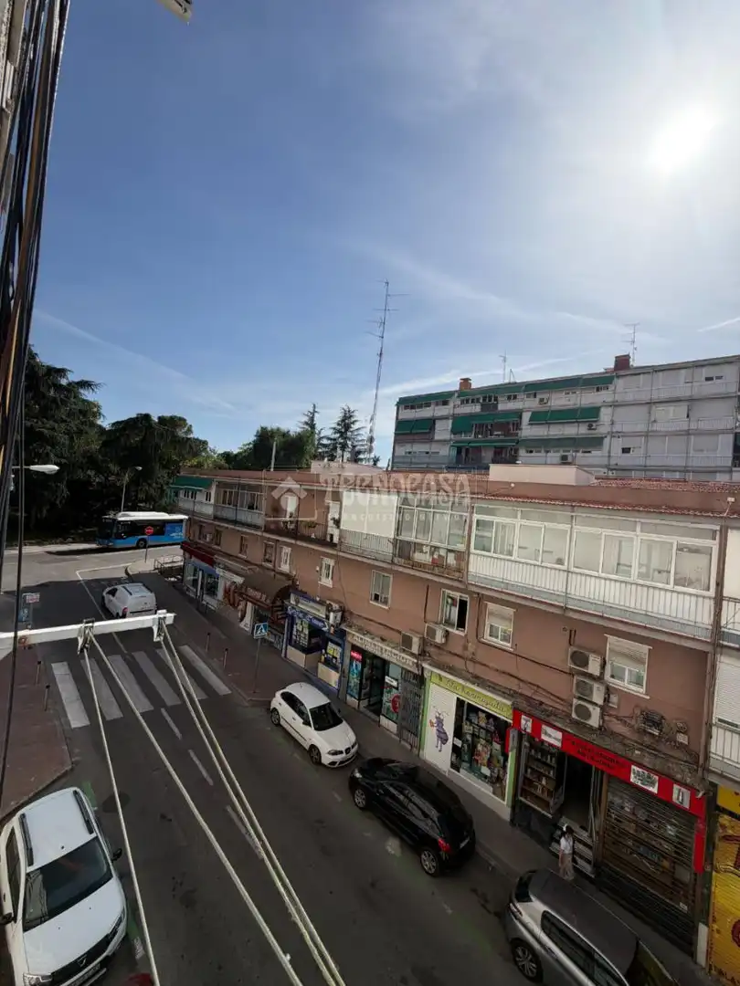Außenansicht von Wohnung zum Verkauf in Madrid mit Heizung, Parkett und Möbliert