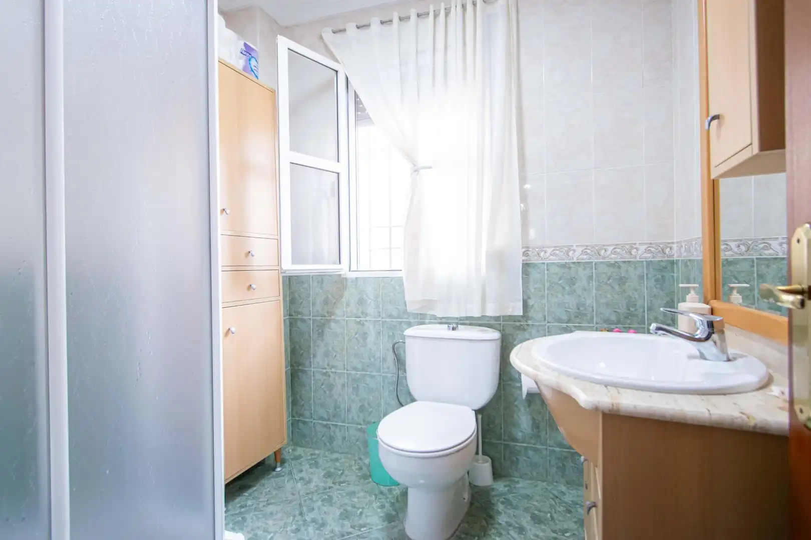 Baño de Planta baja en venta en Gelves con Aire acondicionado