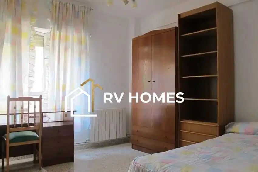 Habitación de Piso de alquiler en Cáceres con Terraza y Amueblado