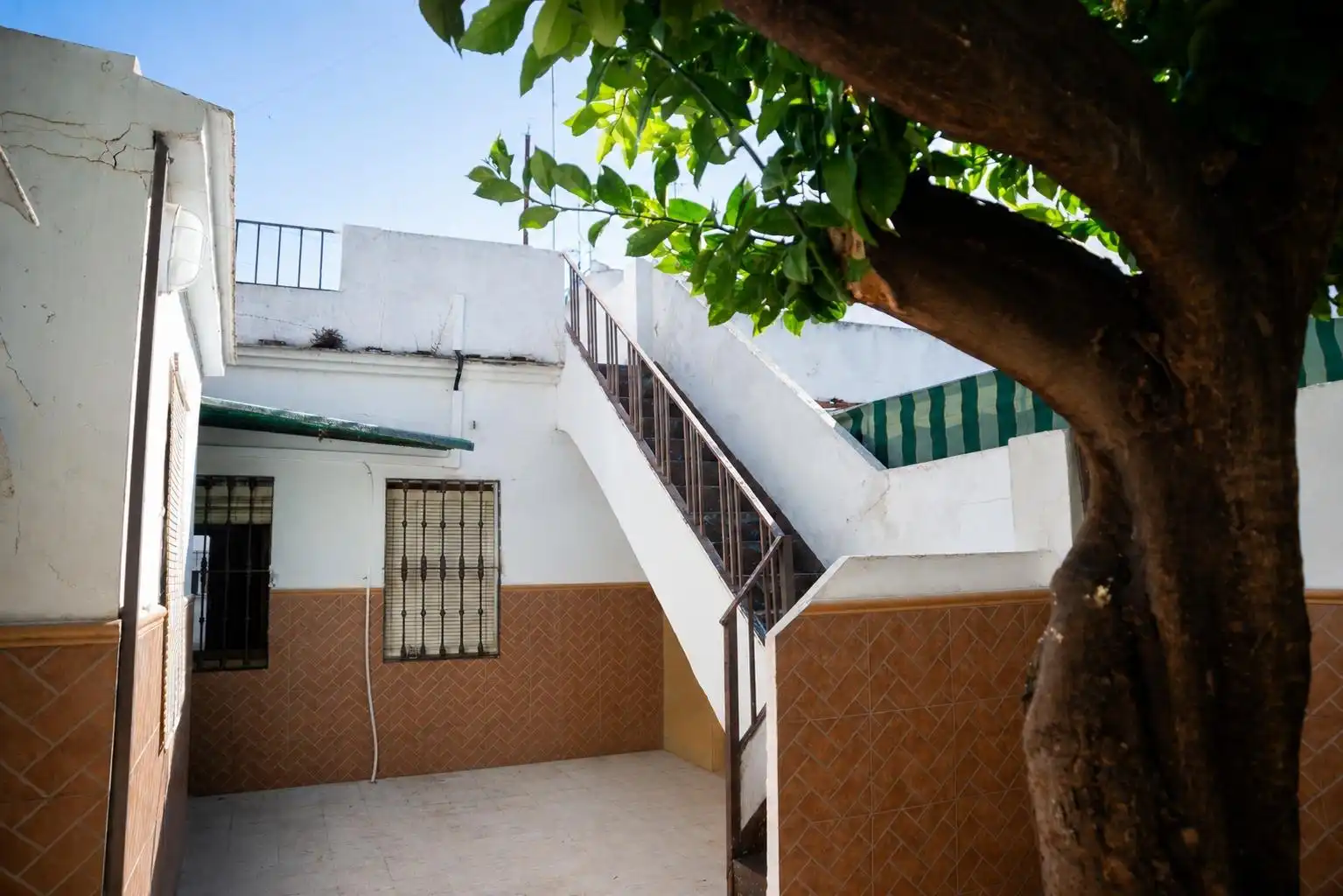 Vista exterior de Casa o xalet en venda en Camas amb Terrassa i Traster