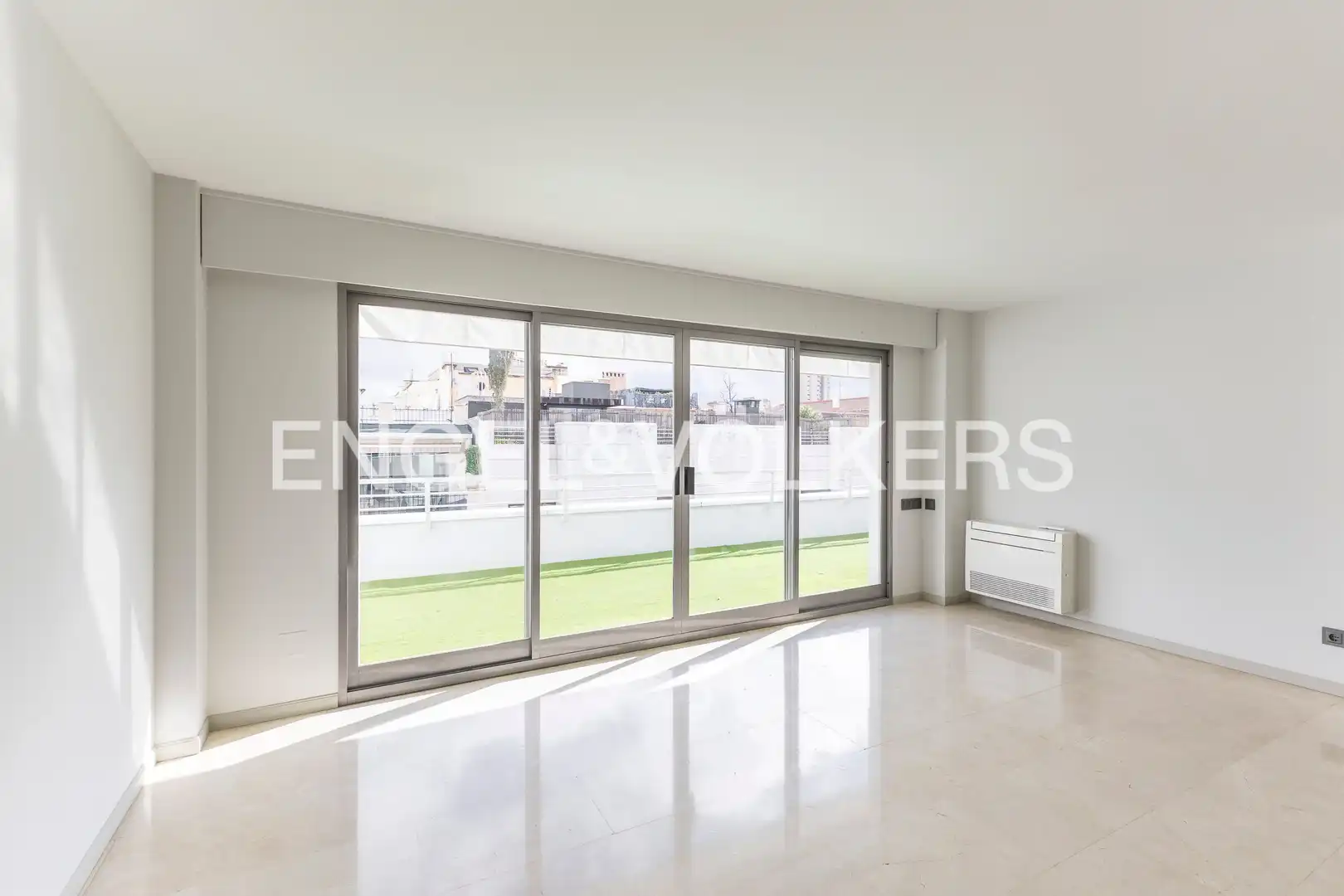 Vista exterior de Àtic de lloguer en Madrid amb Aire condicionat, Calefacció i Parquet