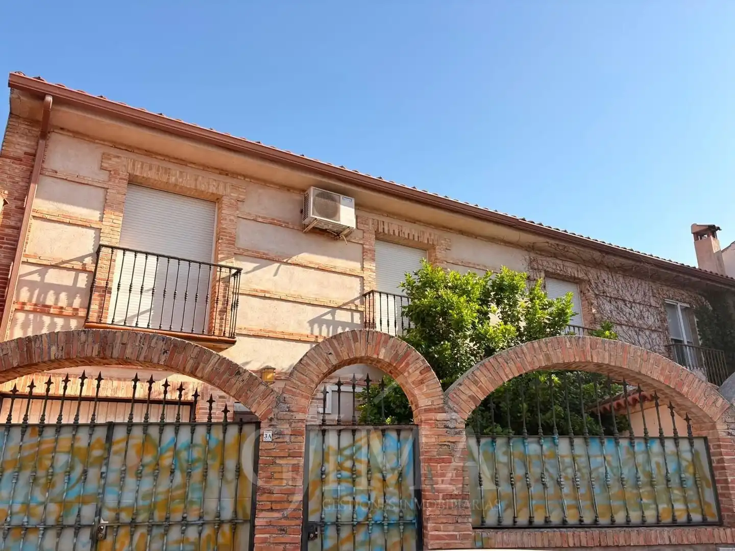 Vista exterior de Casa adosada en venda en Alcolea de Calatrava amb Calefacció