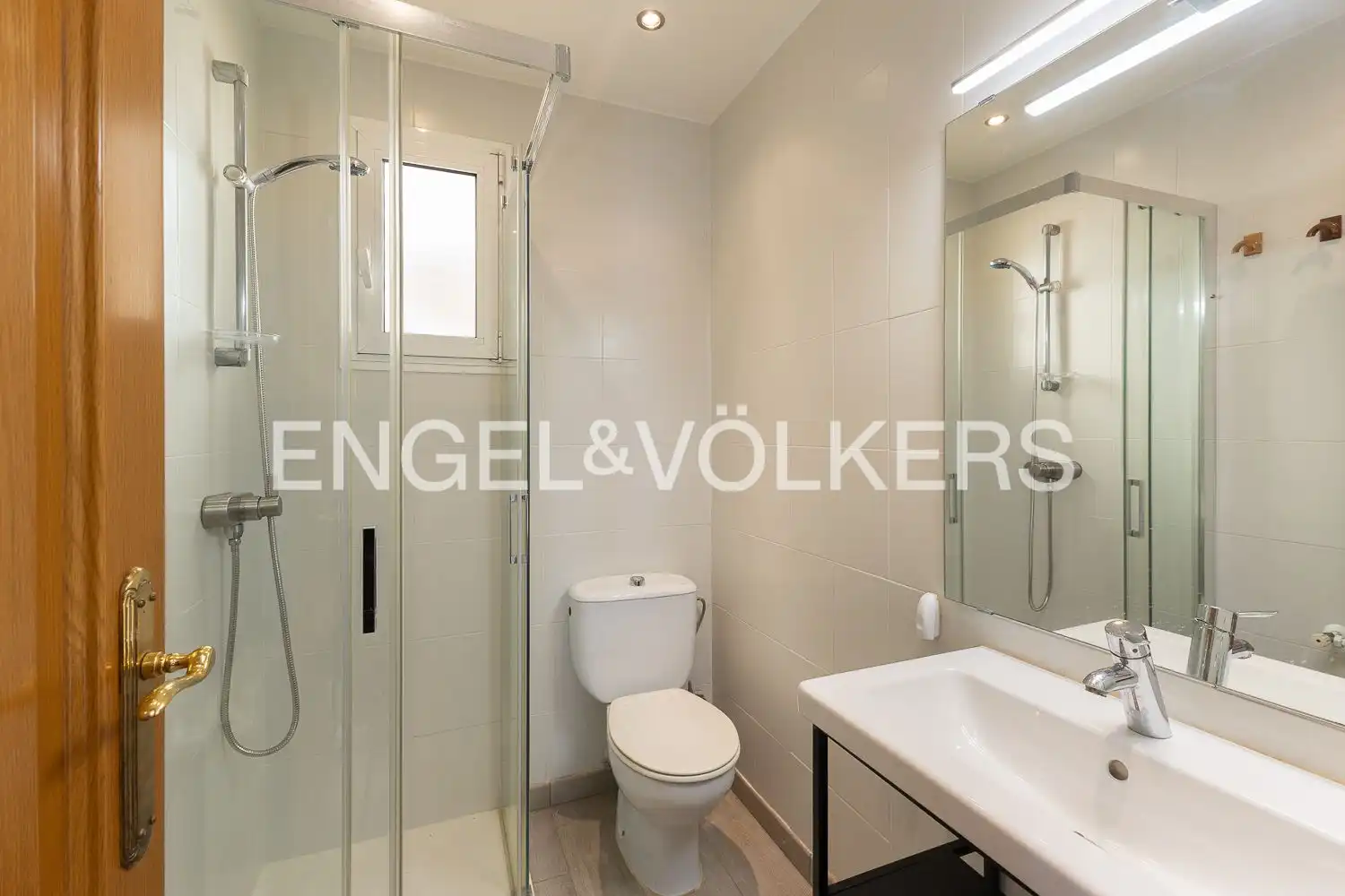 Baño de Casa o chalet de alquiler en La Pobla de Farnals con Aire acondicionado, Calefacción y Jardín privado