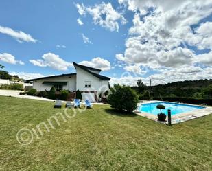 Vista exterior de Casa o xalet en venda en San Andrés del Rabanedo amb Terrassa i Piscina