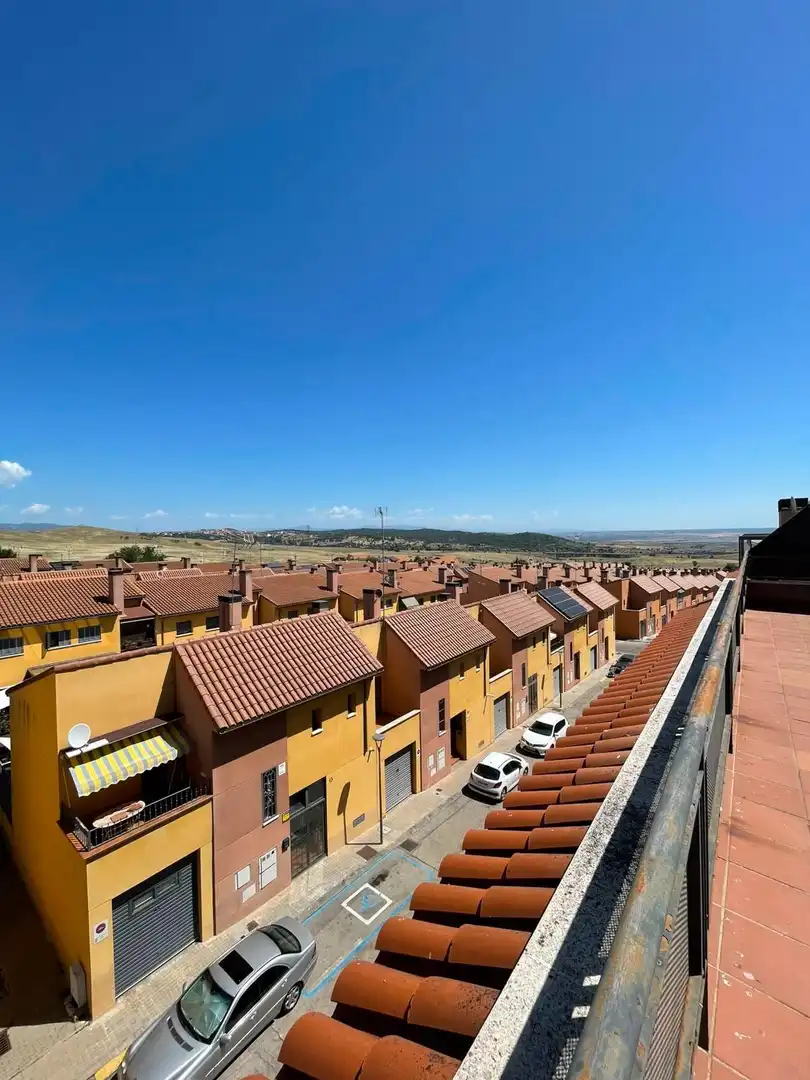 Außenansicht von Dachboden zur Miete in El Molar (Madrid) mit Heizung, Terrasse und Balkon