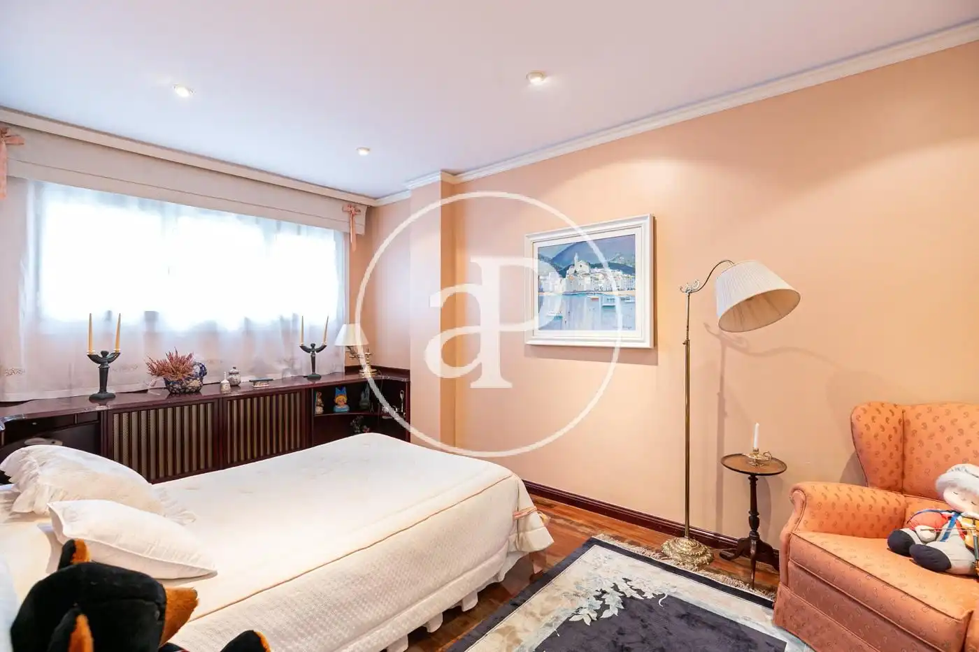 Schlafzimmer von Einfamilien-Reihenhaus zum Verkauf in Barcelona mit Klimaanlage, Heizung und Privatgarten