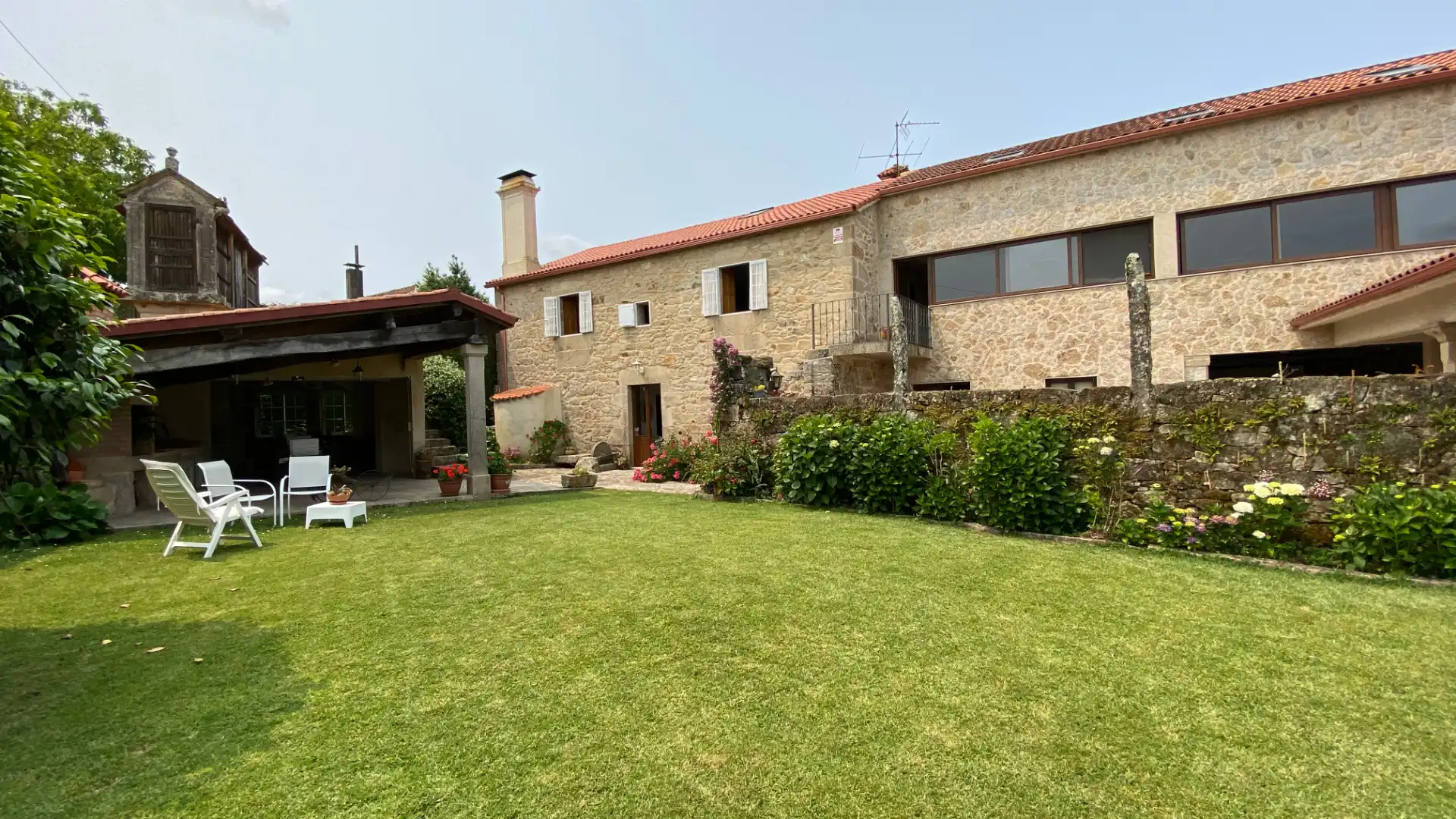 Vista exterior de Casa o chalet en venta en A Estrada  con Calefacción, Jardín privado y Terraza