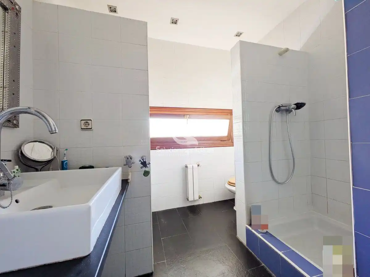 Bany de Casa o xalet en venda en Jaén amb Aire condicionat, Calefacció i Terrassa