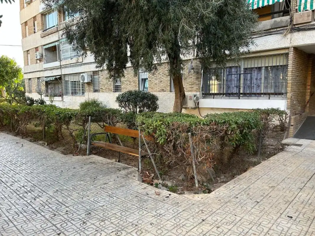 Außenansicht von Erdgeschoss zum Verkauf in Alicante / Alacant mit Klimaanlage und Heizung