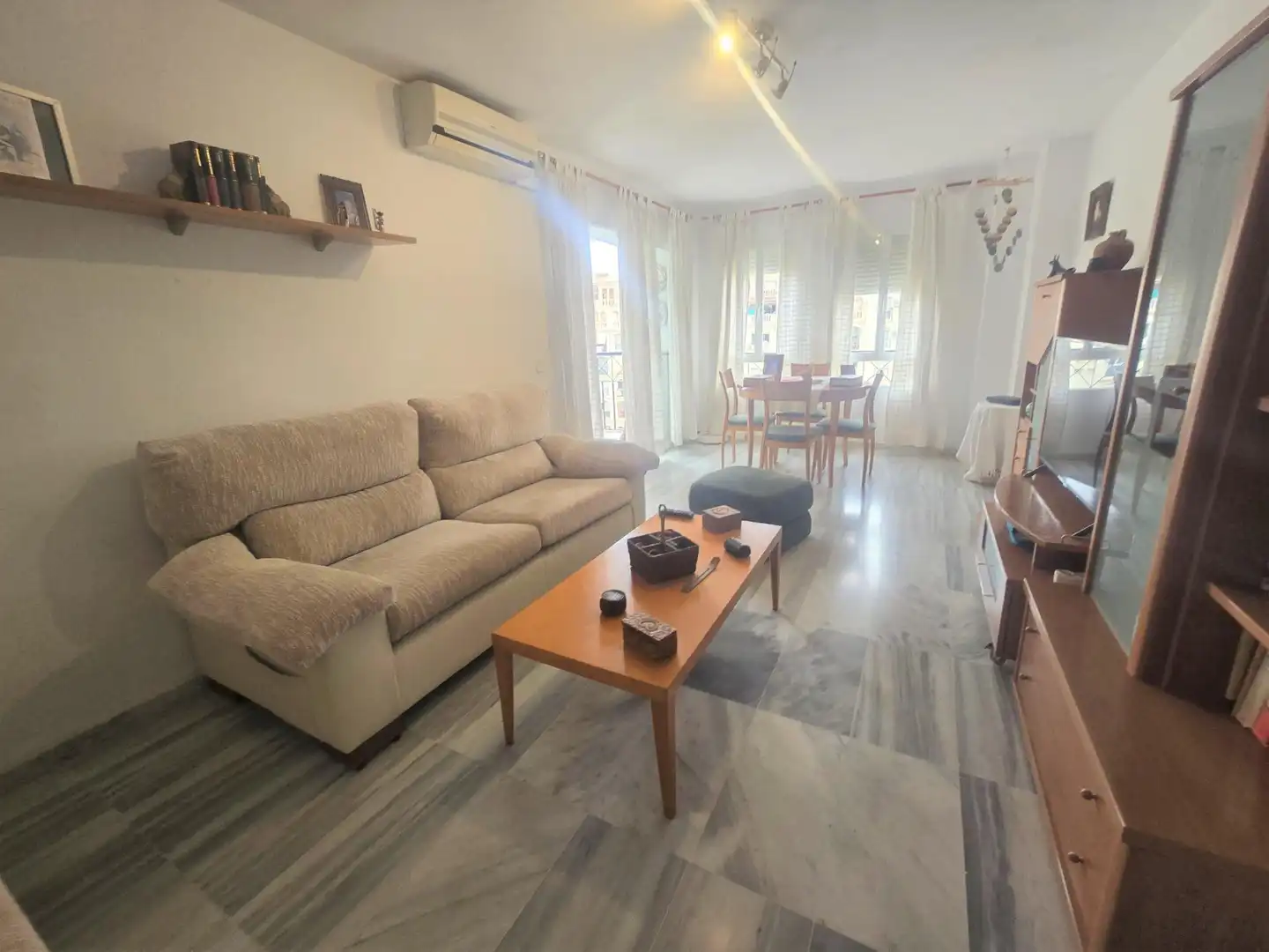 Sala d'estar de Pis en venda en Torremolinos amb Aire condicionat, Terrassa i Traster