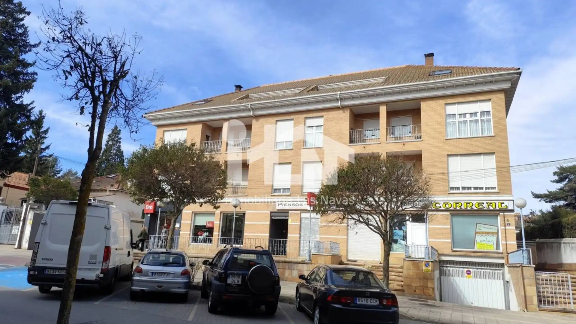 Vista exterior de Piso en venta en Las Navas del Marqués  con Calefacción, Terraza y Balcón