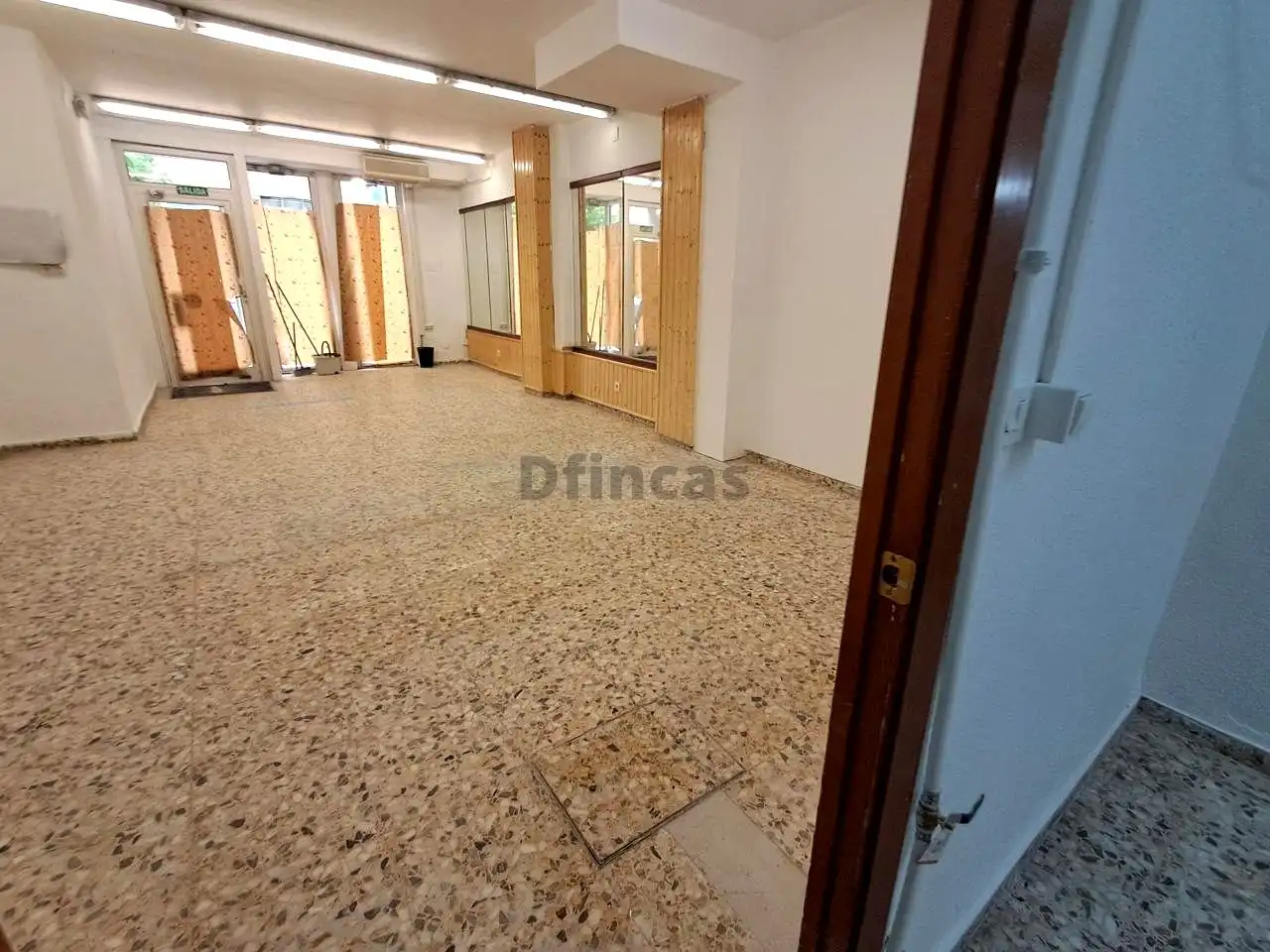 Local comercial de lloguer a Avenida de Sagunto, imagen 2