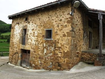 Haus mit Garten zum Verkauf in Barrio Rehoyos 23
