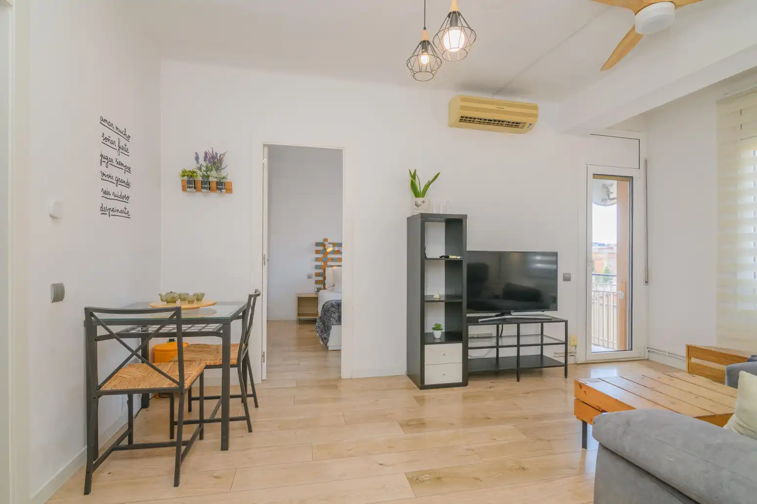 Sala de estar de Piso en venta en Sant Boi de Llobregat con Calefacción y Balcón
