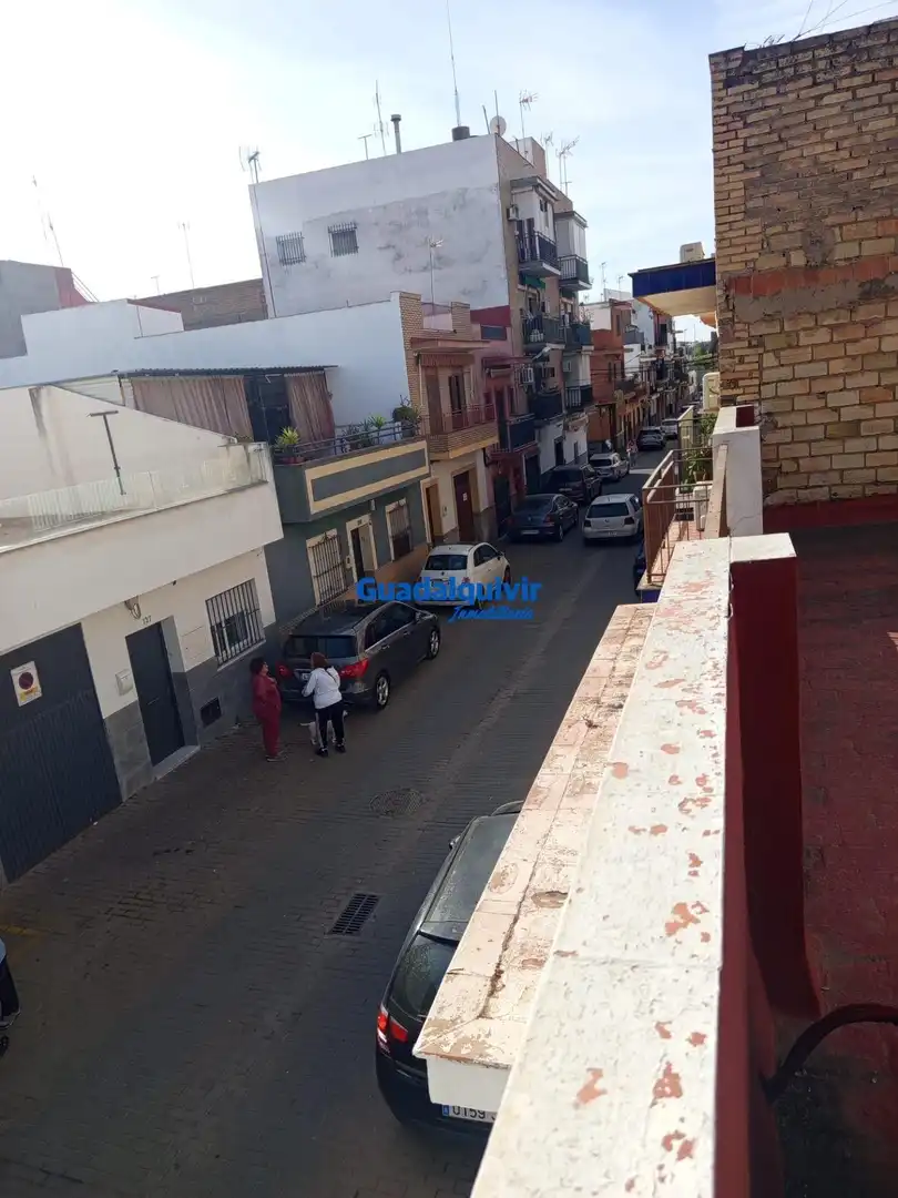 Vista exterior de Casa o xalet en venda en Sevilla