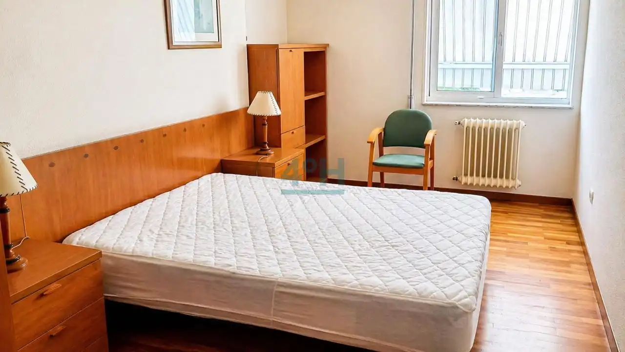Habitación de Piso en venta en Ourense Capital  con Calefacción, Parquet y Trastero