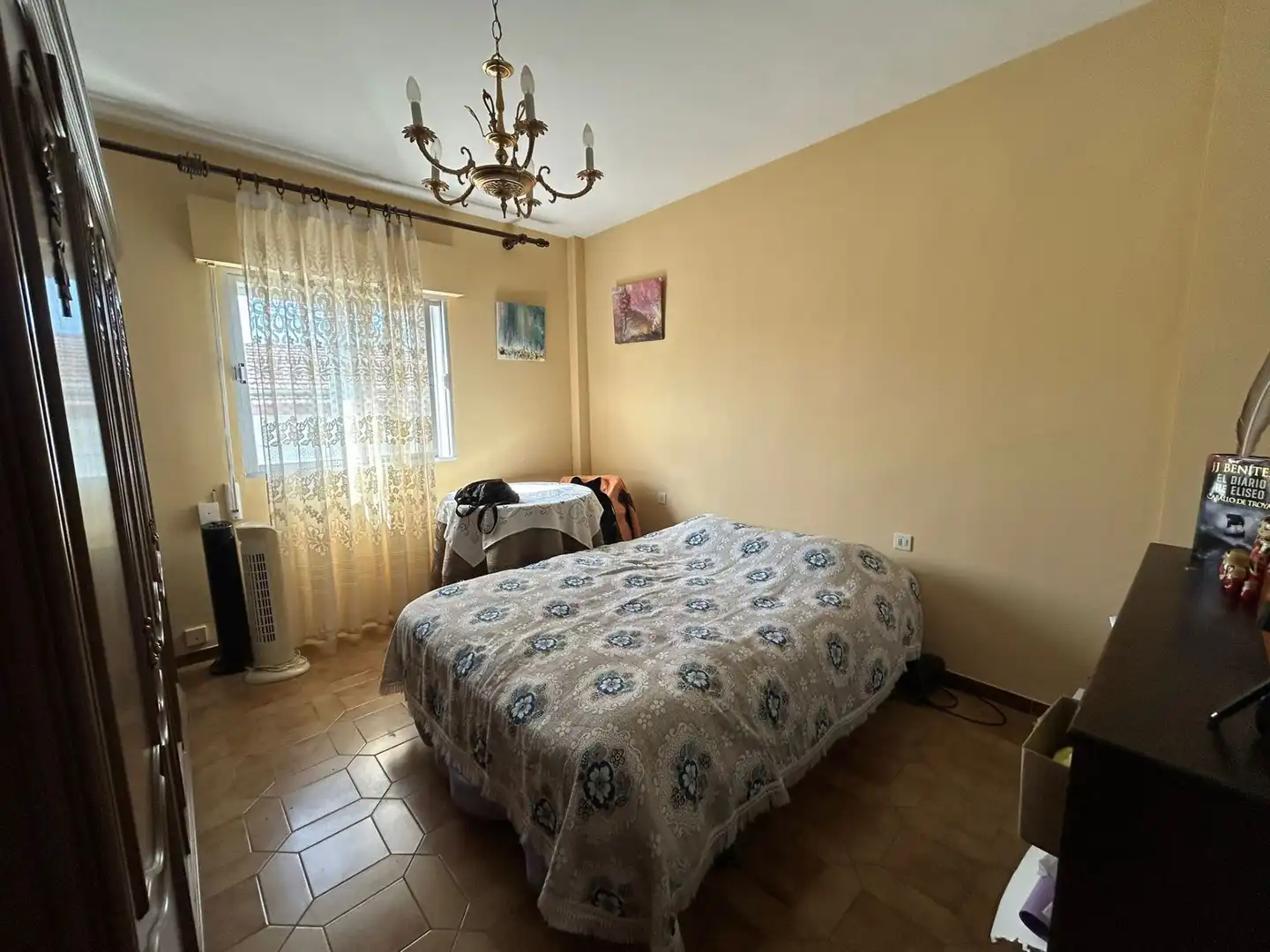 Dormitori de Pis en venda en Hoyos amb Aire condicionat