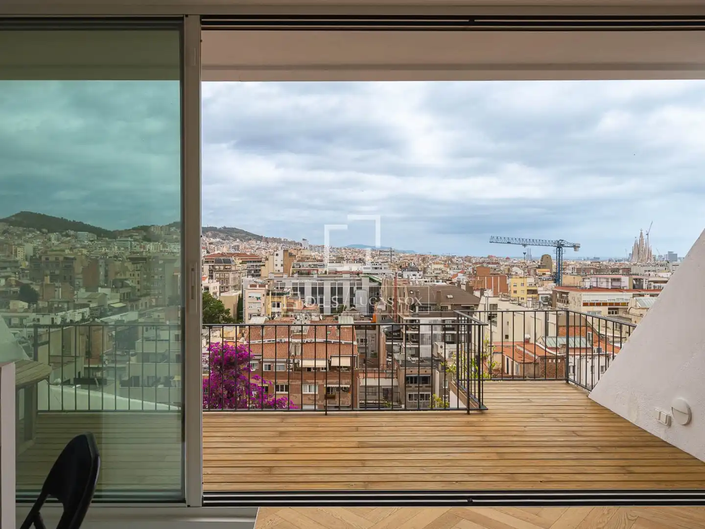 Terrasse von Dachboden zum Verkauf in Barcelona mit Klimaanlage, Terrasse und Balkon