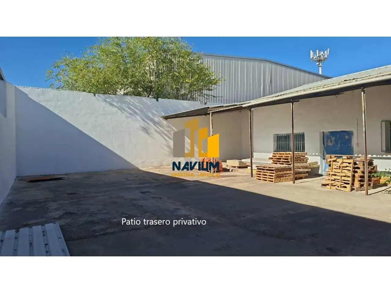 Außenansicht von Fabrikhallen zur Miete in Torrejón de Ardoz