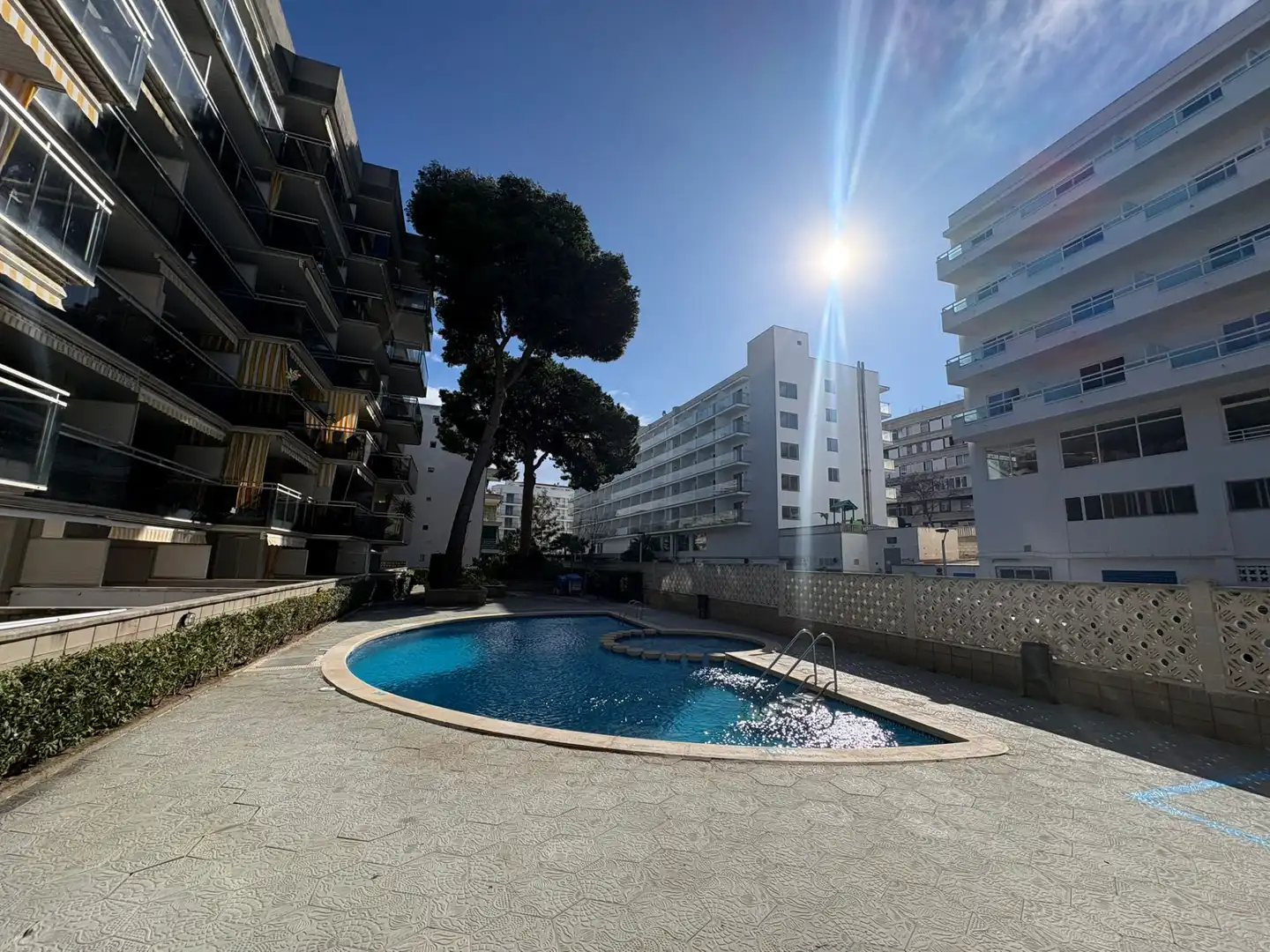 Schwimmbecken von Wohnung zum Verkauf in Salou mit Klimaanlage, Heizung und Terrasse