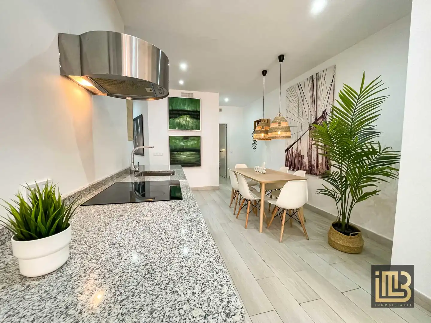Cocina de Piso en venta en Málaga con Aire acondicionado, Microondas y TV