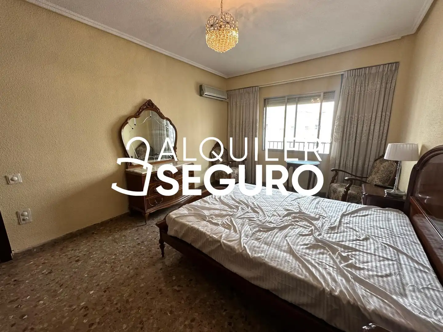 Habitación de Piso de alquiler en Valencia con Aire acondicionado y Amueblado