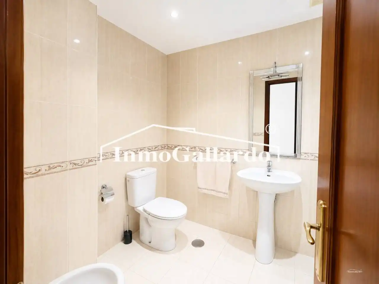 Baño de Piso en venta en Rincón de la Victoria con Aire acondicionado, Terraza y Piscina comunitaria