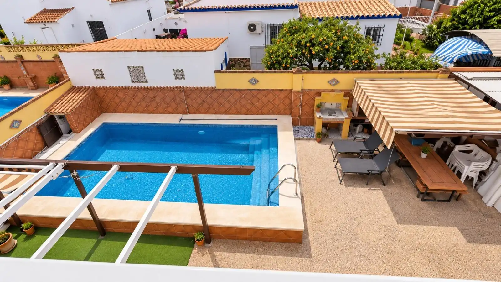 Chalet con piscina en venta en Jardines de Alhaurín - Huerta Alta - Fuensanguínea, imagen 2