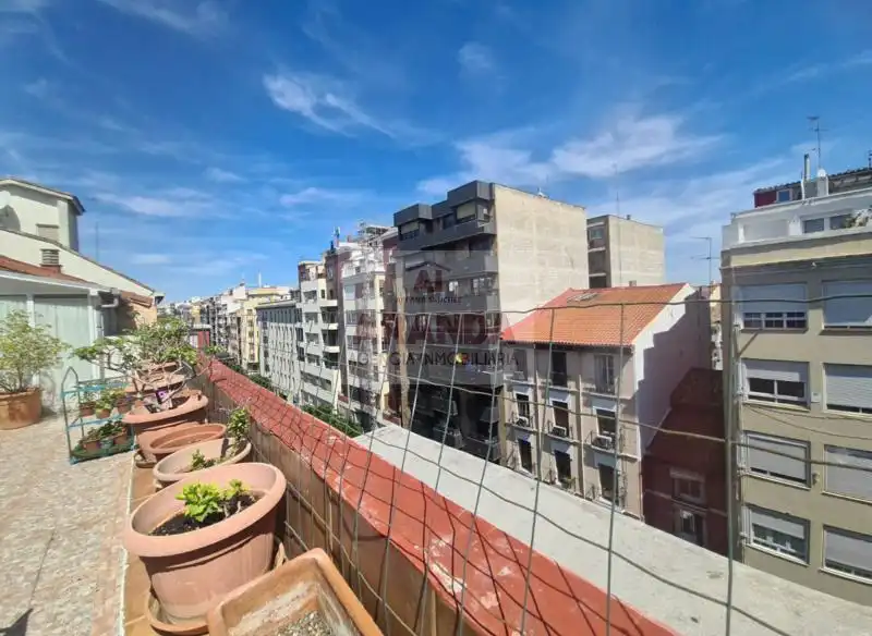 Vista exterior de Ático en venta en Zaragoza con Calefacción y Terraza