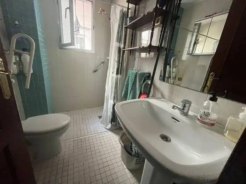 Baño de Planta baja en venta en Madrid con Aire acondicionado, Calefacción y Jardín privado