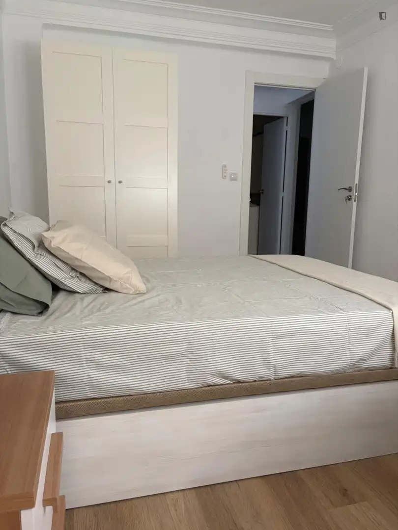 Schlafzimmer von Wohnungen zur Miete in Zaragoza mit Klimaanlage, Möbliert und Ofen