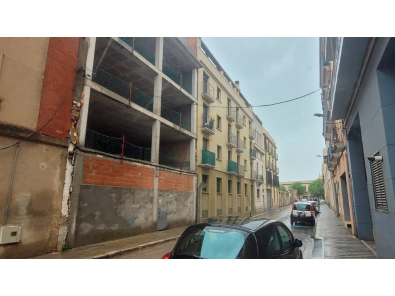 Exterior view of Building for sale in Figueres