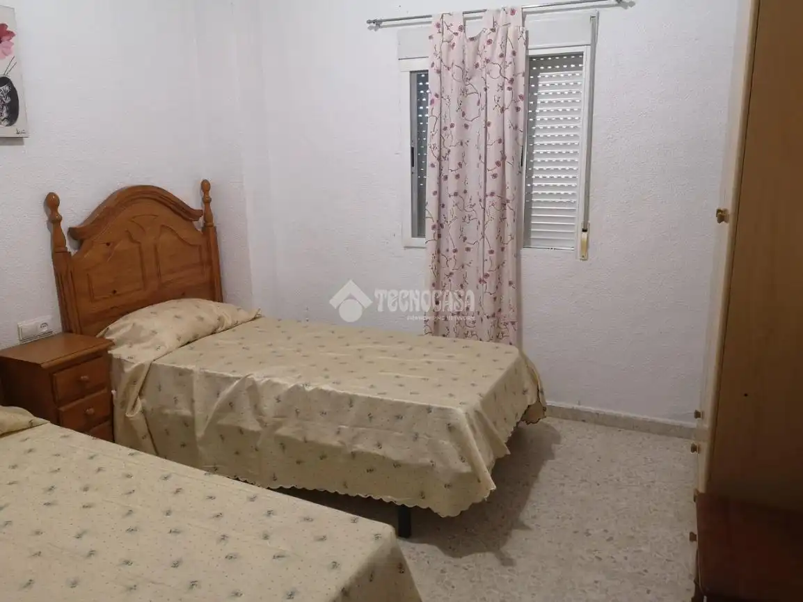 Dormitori de Finca rústica en venda en Lucena amb Jardí privat