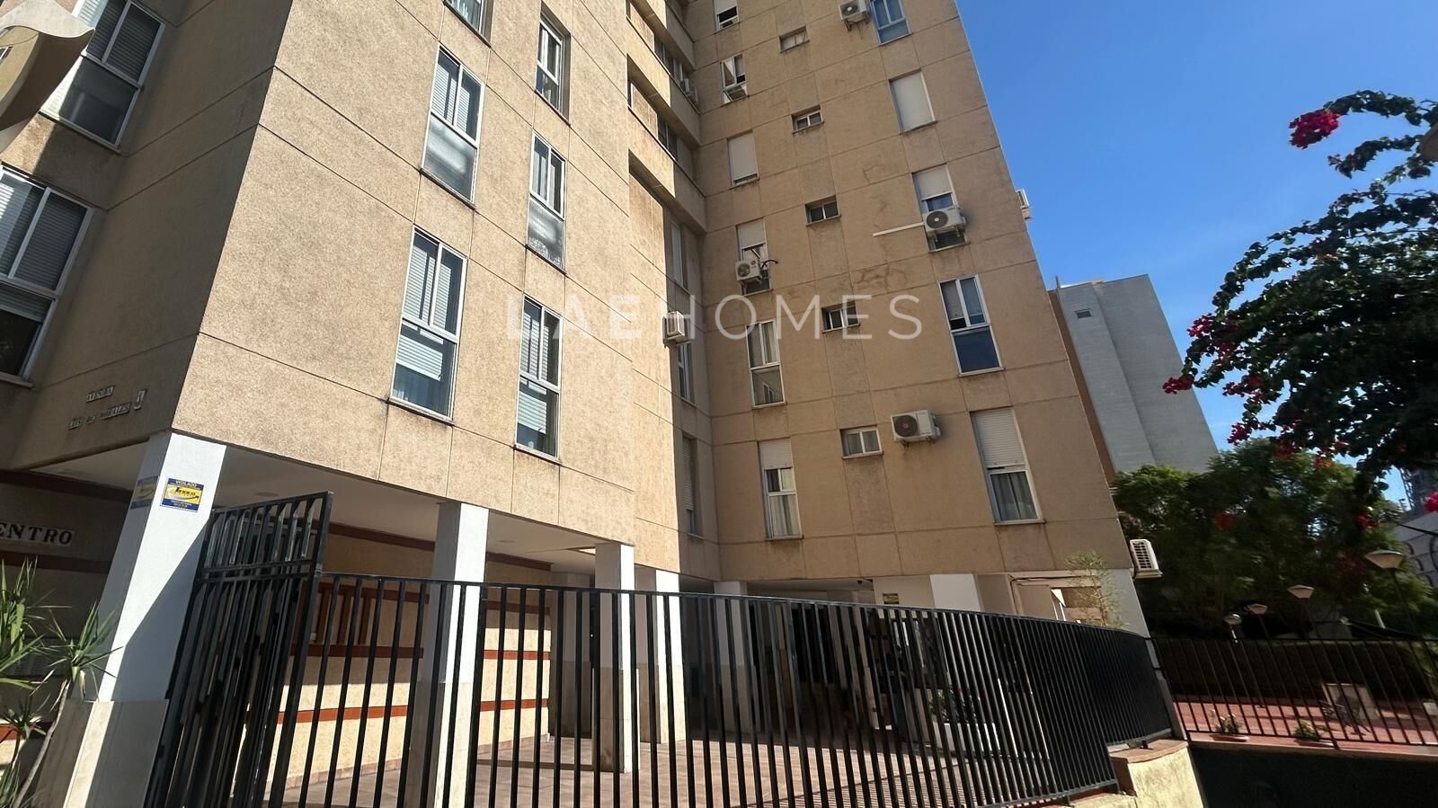 Exterior view of Flat for sale in  Sevilla Capital  with Air Conditioner and Private garden