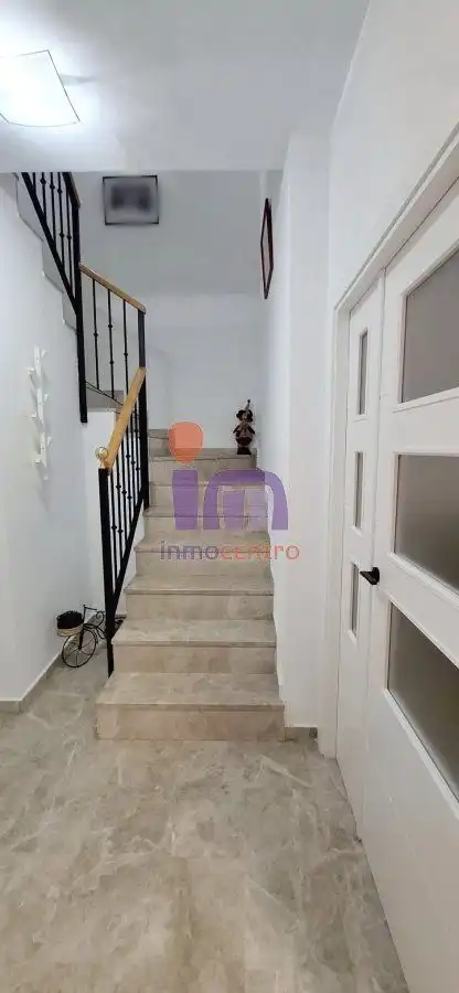 Casa adosada en venta en Valdepeñas con Aire acondicionado, Calefacción y Piscina comunitaria