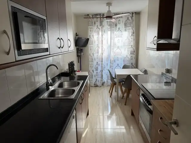 Cuina de Àtic en venda en Girona amb Calefacció, Forn i Microones