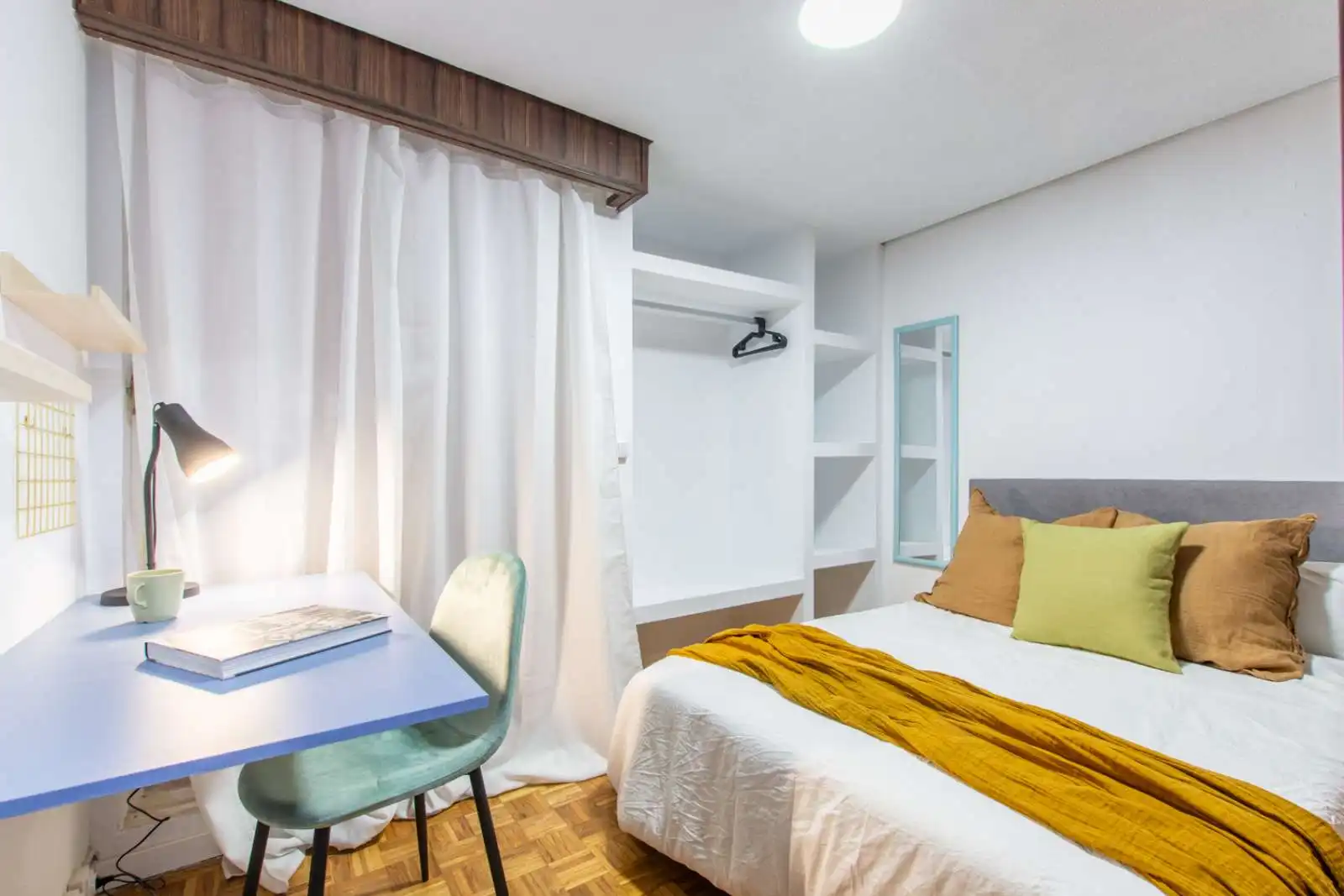 Bedroom of Flat for share in Madrid  with Air Conditioner, Terrace and Furnished