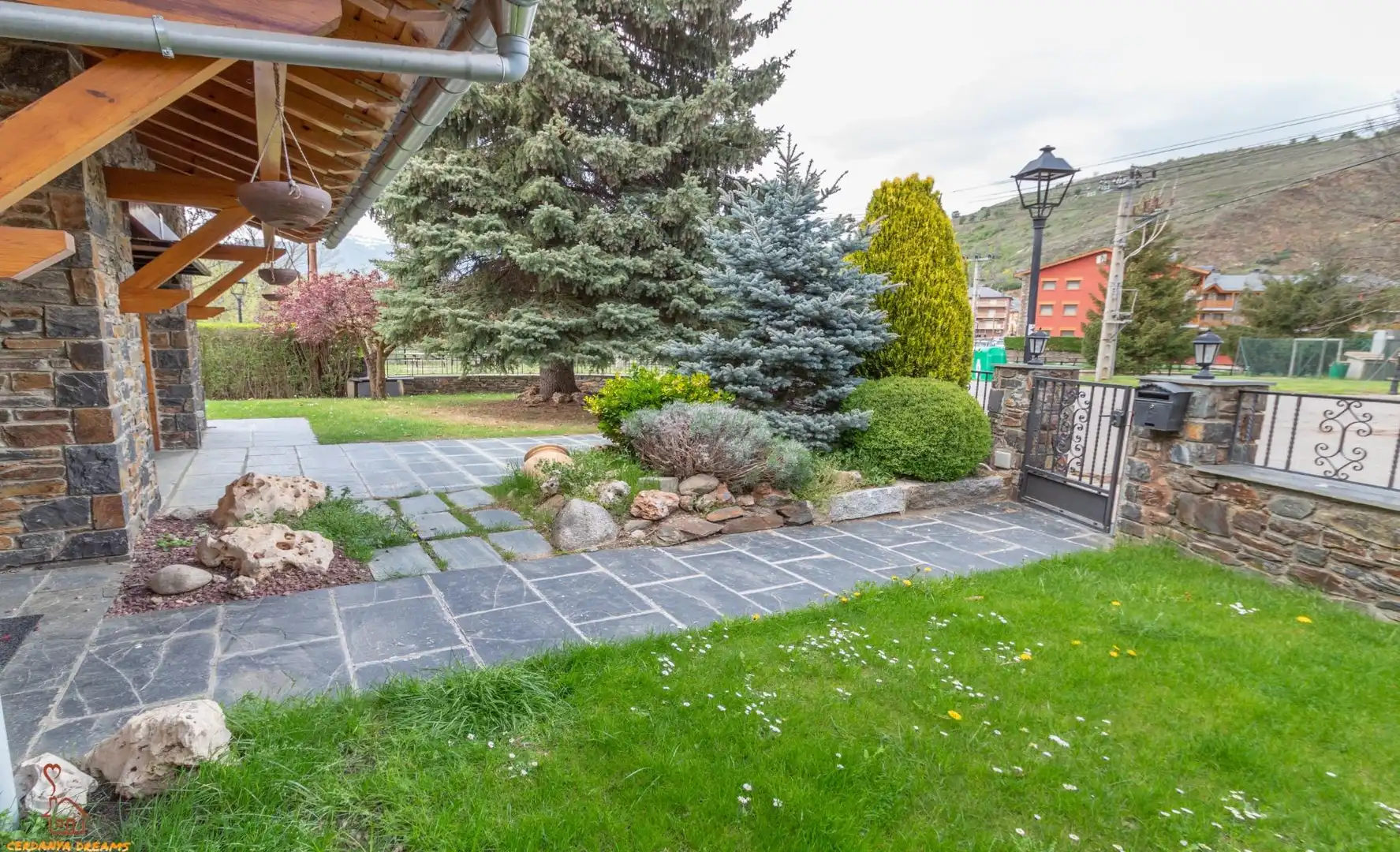 Terrassa de Casa o xalet en venda en Llívia amb Calefacció, Jardí privat i Parquet