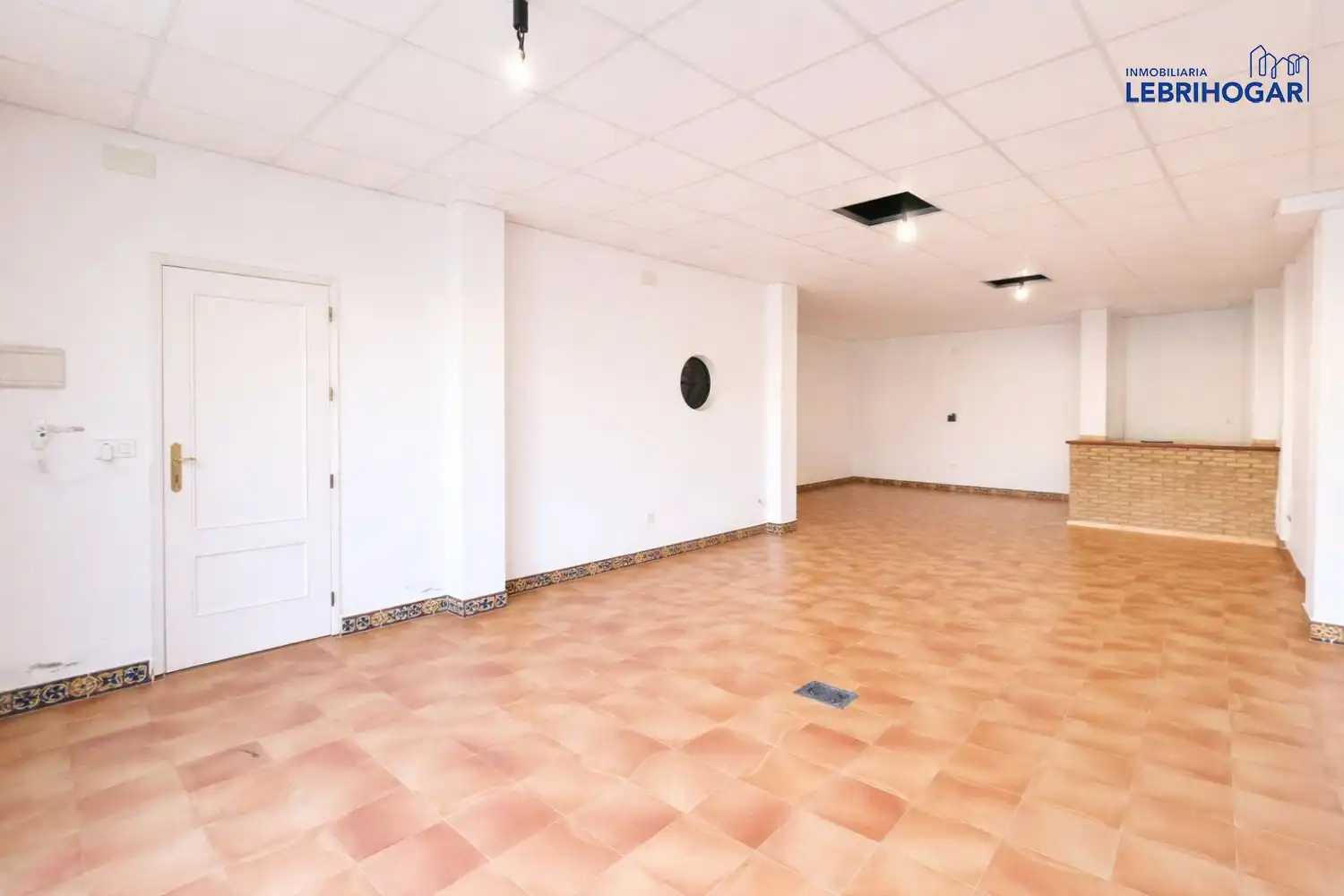 Local comercial en alquiler en Lebrija, imagen 2