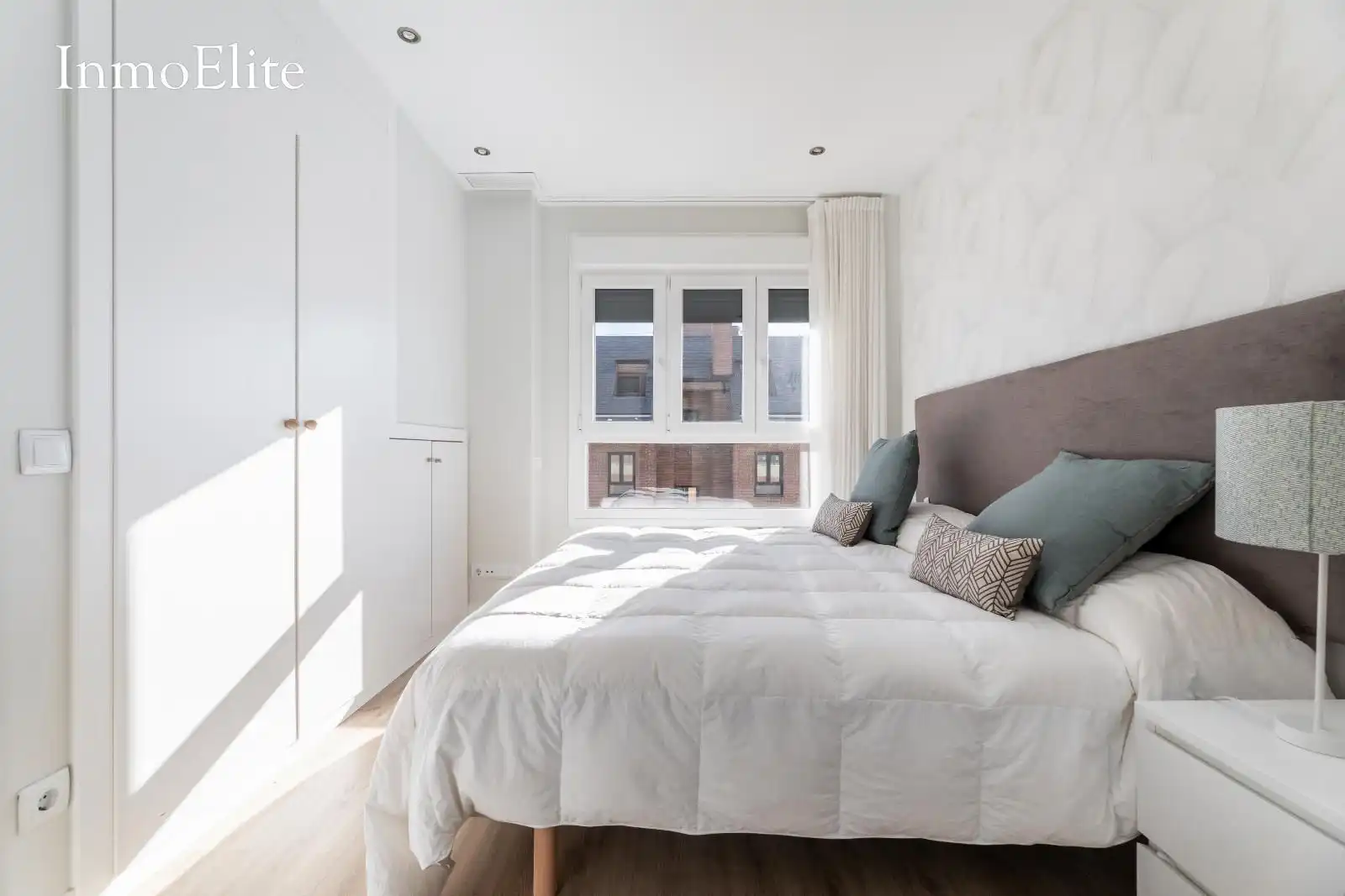 Schlafzimmer von Dachboden zum Verkauf in Majadahonda mit Klimaanlage, Heizung und Parkett