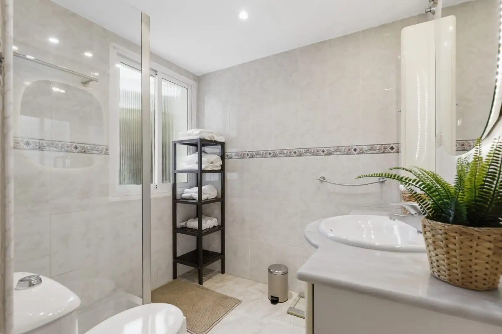 Baño de Apartamento de alquiler en Estepona con Terraza y Amueblado