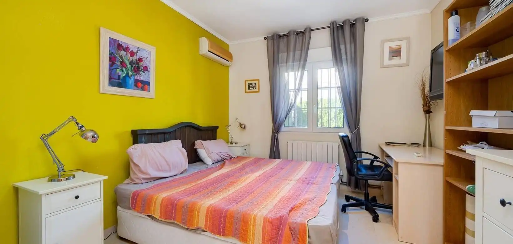 Dormitori de Casa o xalet en venda en Orihuela amb Aire condicionat, Calefacció i Jardí privat